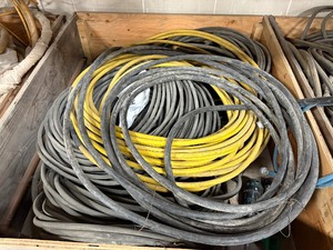 lot 262 image: Industrial grade hydraulic and air hoses