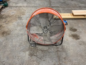 lot 316 image: CE Heavy Duty 24 Tilt Drum Fan