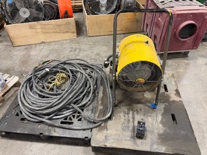 lot 230 image: Fostoria Electric Salamander 30 WAV Fan forced heater w 50 cord 3-pole circuit breaker, EDB34060