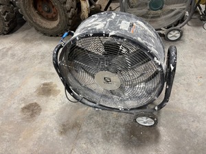 lot 253 image: Strongway 24 inch tilting drum fan Model 4742861