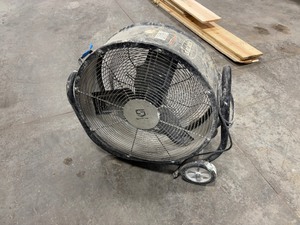 lot 310 image: Strongway Heavy Duty 24 Tilted Drum Fan, Item# 4742861
