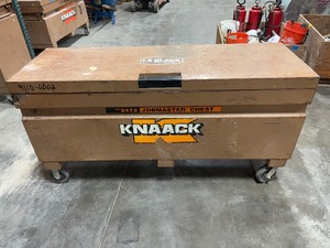 lot 143 image: Knaack Job site portable storage box with removable tool box  H 3 x L 67 x D 2