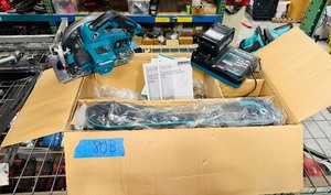 lot 80B image: Makita XGT 40V brushless, cordless 7 14 Circular Saw GSH01  Kit, looks new
