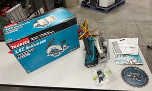 lot 105A image: Makita LXT XSH06PT 36V cordless 7 14 Circular Saw with batteries