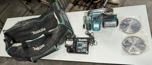 lot 95A image: Makita GSH01cordless 7 14 Circular SawDC40RA Charger (2) 4.0Ah Battery (2) 7-14 Irwin Blades, Tool bag