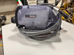 lot 335 image: Makita 5057KB 7 14 circular saw, corded, with dust collector