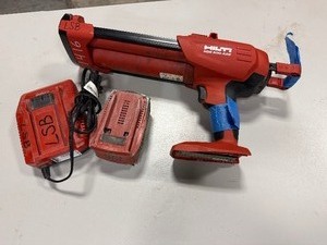 lot 339 image: Hilti  HDE 500-A22 cordless adhesive mortar dispenser, Hilti B 225.2 Li-on Battery Pack