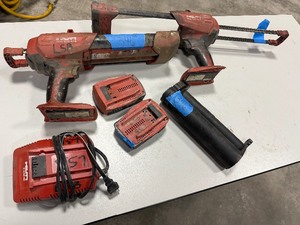 lot 346 image: (2)Hilti HDE 500-A18 adhesive dispenser, (2)Powder Holders, (2) B222.6 Li-on Battery, C436-90 charger