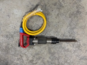 lot 302 image: Pneumatic Chipping Hammer