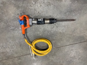lot 291 image: Pneumatic Chipping Hammer
