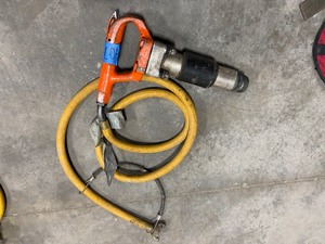 lot 407 image: Pneumatic Chipping Hammer with orange D-handle