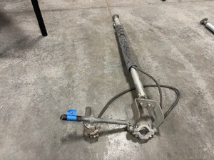 lot 388 image: Linear actuator shaft wclamp-on power head attachment wred&green lever controls, likely air powered.