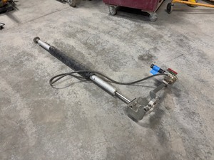 lot 403 image: Linear actuator shaft wclamp-on power head attachment wred&green lever controls, likely air powered.