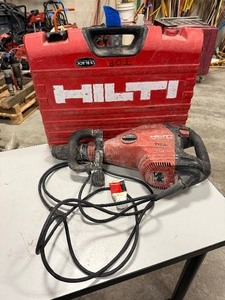 lot 250A image: Hilti TE 700-AVR SDS MAX corded demolition hammer in case, grease