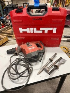 lot 397 image: Hilti TE 50-AVR, corded, rotary hammer in case with SDS chisels