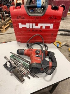 lot 237A image: Hilti TE 30-AVR Rotary Hammer corded, SDS drill bits various sizes, chisels, handle, Extension shank