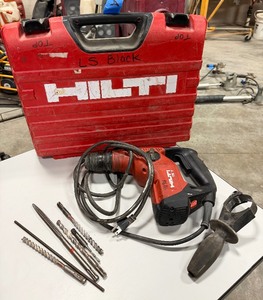 lot 331A image: Hilti TE7 Corded Rotary Hammer Drill in case, auxiliary handle, SDS bits and chisel