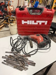 lot 402A image: Hilti TE 7-C Corded Rotary Hammer Drill in case, SDS drill bits and chisel