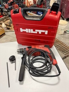 lot 418 image: Hilti Hammer Drill UH700, chuck key, drill chuck, depth rod