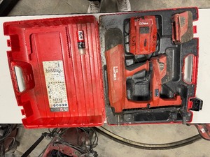 lot 461 image: Hilti BX 3 cordless concrete nailer with (2) batteries and charger, in case