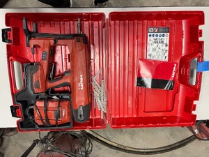 lot 464 image: Hilti BX 3 cordless concrete nailer with battery and charger, in case