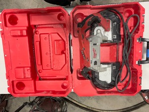 lot 465 image: Milwaukee corded deep cut band saw 6232-20 in case with extra saw blade