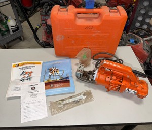 lot 72B image: Diamond BN PRODUCTS model DC-20WH Rebar cutter in case