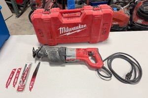 lot 470 image: Milwaukee corded Orbital Super Sawzall 6536-21, in case (4) blades