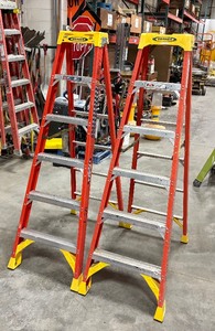 lot 513 image: (2) Werner 6206 6 Stepladders, 300LB capacity