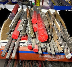 lot 533 image: Hammer drill bits, various sizes and brands
