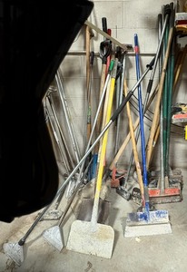 lot 544 image: Tile floor scrapers, ice scraper, and ice picks.