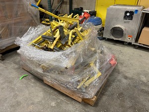 lot 557 image: Garlock parapet guard rail components.