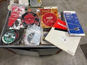 lot 566 image: Saw blades, various sizes and applications, Wolf-bands