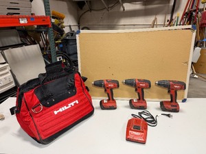 lot 518 image: (3) Hilti SFC 22-A cordless drill drivers with batteries and a charger with Hilti bag