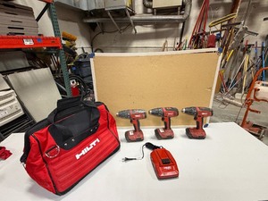 lot 520 image: (3) Hilti SFC 22-A cordless drill drivers with batteries and a charger with Hilti bag