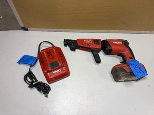 lot 528 image: (1) Hilti SD 4500-A18 drywall screw gun & (1) Hilti SMD 50 Screw magazine attachment wbattery & charge