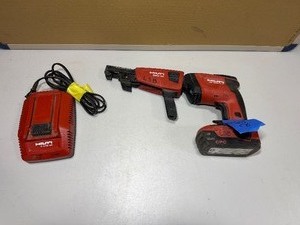 lot 200B image: (1) Hilti SD 4500-A18 drywall screw gun & (1) Hilti SMD 50 Screw magazine attachment wbattery & charge