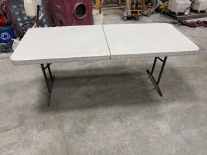 lot 425 image: (4) Lifetime Fold-in-half tables