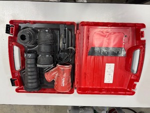 lot 435 image: Hilti TE DRS-B dust Removal system some contents are missing