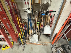 lot 613 image: Shovels, jack hammers, pick axes