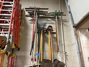 lot 614 image: Rakes and squeegees