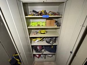 lot 619 image: Safety Straps, Warn compact winch, pulling clamps, fall arrest blocks