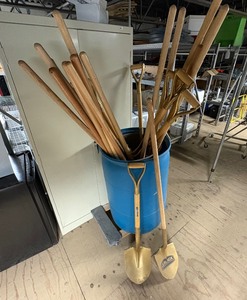 lot 616 image: Golden Ceremonial round-tip shovels