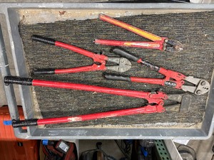 lot 638 image: Bolt cutters