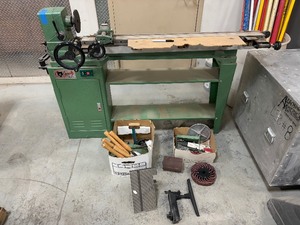 lot 57 image: Grizzly heavy duty wood lathe G1495