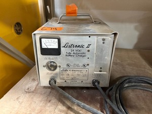 lot 674 image: Lestronic II 24V Battery Charger