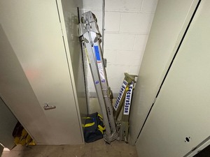 lot 121A image: Sala iSafe Confined space recovery unit, SalaLiftII Winch, Tripod