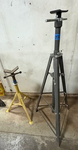 lot 597 image: Pittsburgh 2-ton Under Hoist safety stand and Sumner Fold-a-jack with V-head pipe jack stand