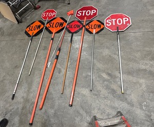 lot 692 image: Twist-lok to 43 to  81 extension pole, construction two-sided warning signs-stopslowl
