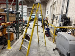 lot 694 image: Keller 8 Step Ladder Type 1 250 LB Capacity